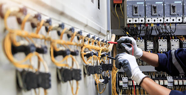 Professional Electrician technician working in Kingsport, TN